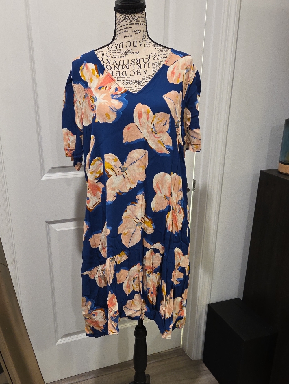 a new day Blue Floral Midi Dress W/ Pockets And Peach Blooms Size L!